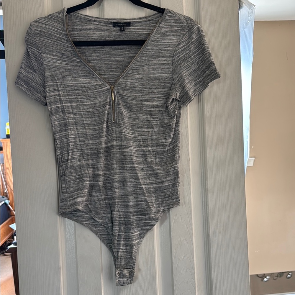 Dynamite Gray Marled Short-Sleeve Bodysuit with Gold Zip